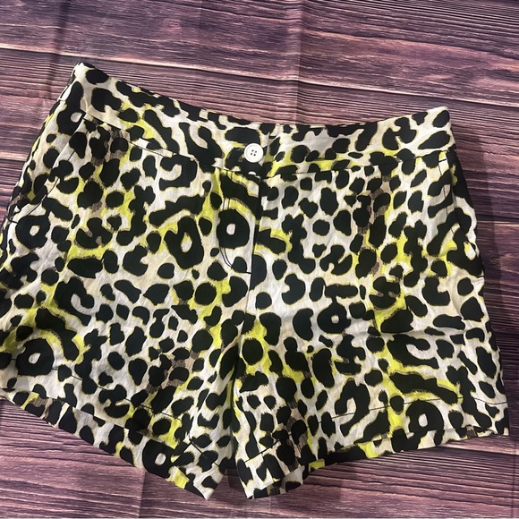 Madison Leopard Print Women's Shorts Size 8 - Picture 1 of 5